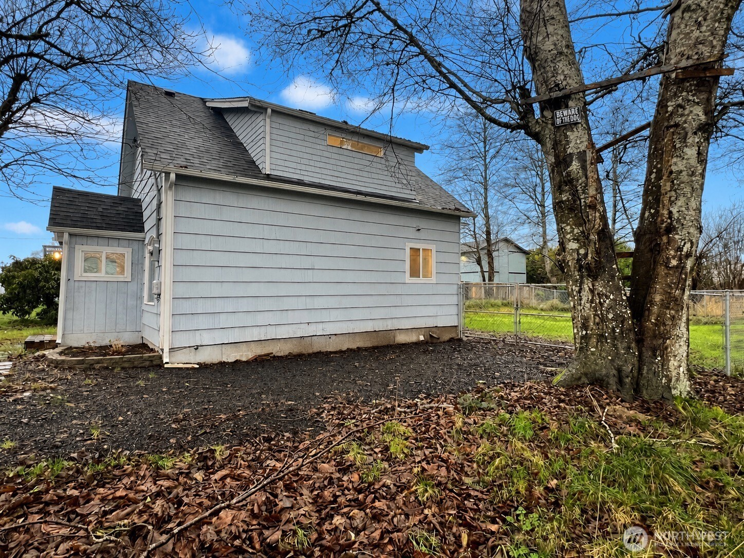 814 W Marion