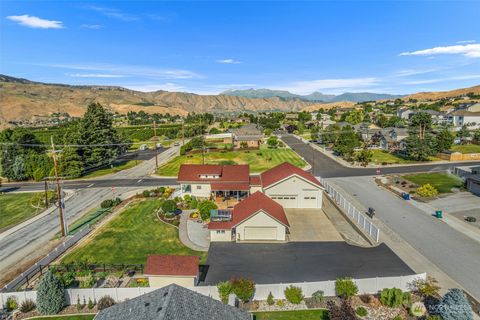 Photo of 800 Autumn Crest Drive, Wenatchee, WA 98801 (MLS # 2546334)