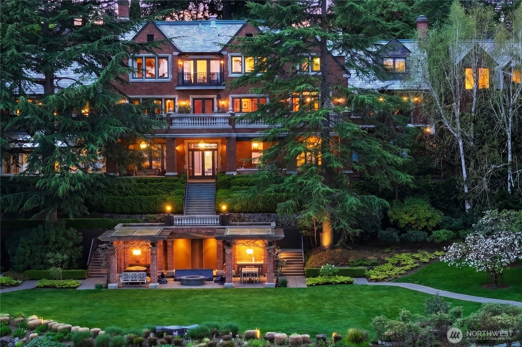 3038 E Laurelhurst Drive NE