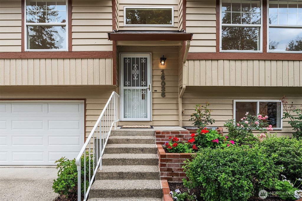 Photo of 16036 NE 106th Street, Redmond, WA 98052 (MLS # 2553656)