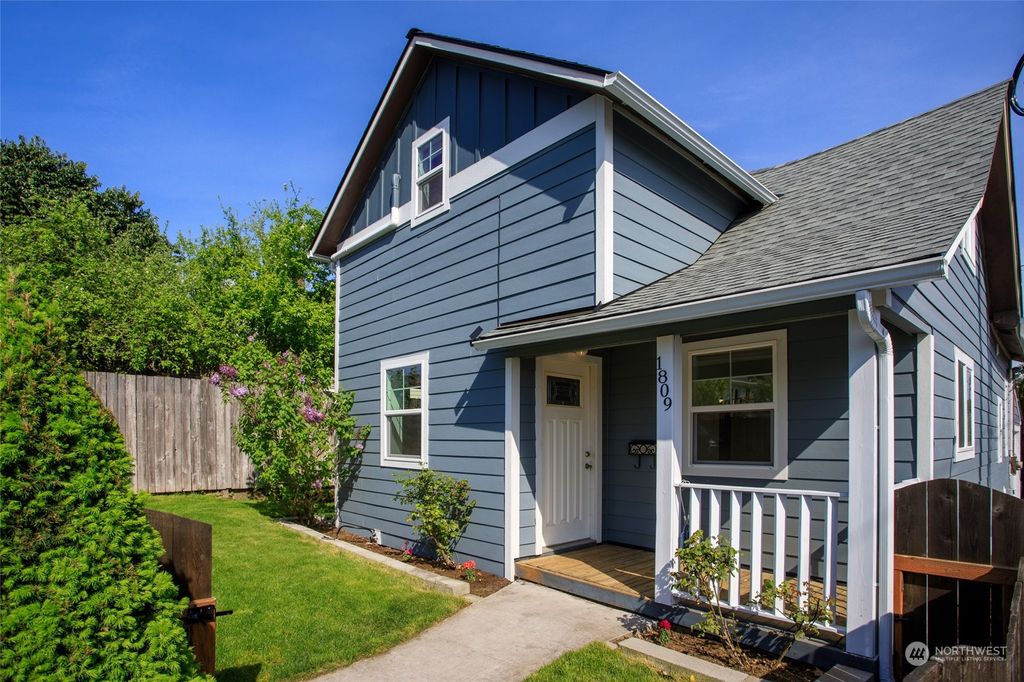 Photo of 1809 21st Street, Everett, WA 98201 (MLS # 2063539)