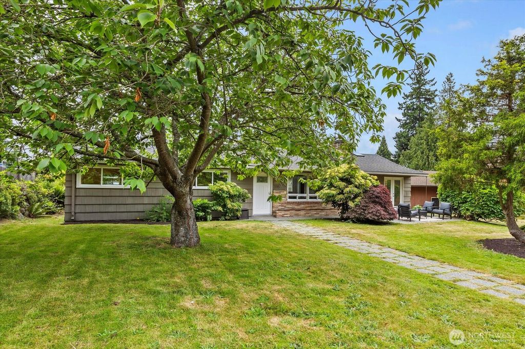 Photo of 2015 NW 204th Street, Shoreline, WA 98177 (MLS # 2390744)
