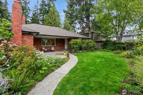 Photo of 10527 23rd Avenue NE, Seattle, WA 98125 (MLS # 2581283)