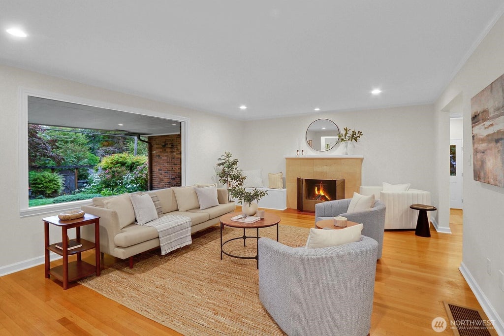 Photo of 10527 23rd Avenue NE, Seattle, WA 98125 (MLS # 2581283)