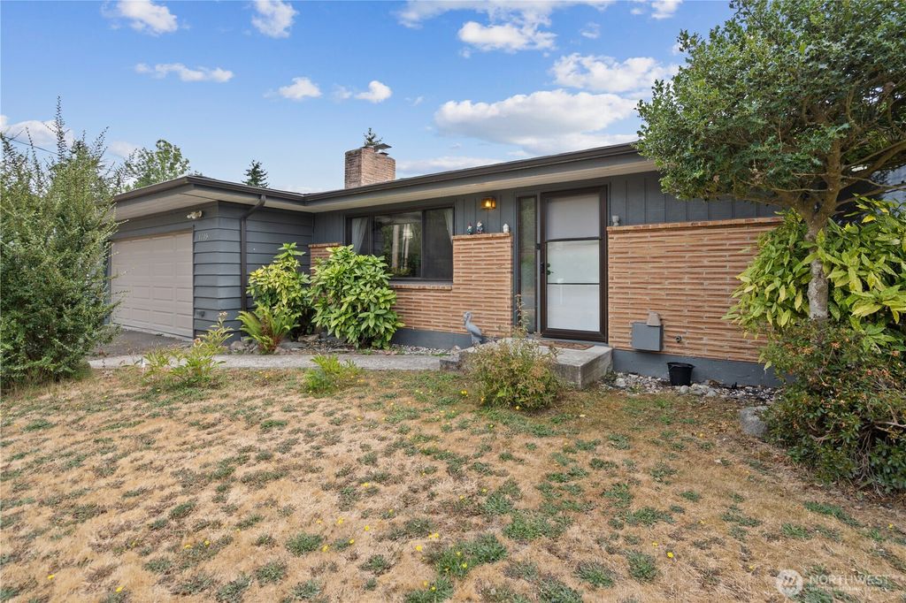 Photo of 1719 S 243rd Street, Des Moines, WA 98198 (MLS # 2419885)