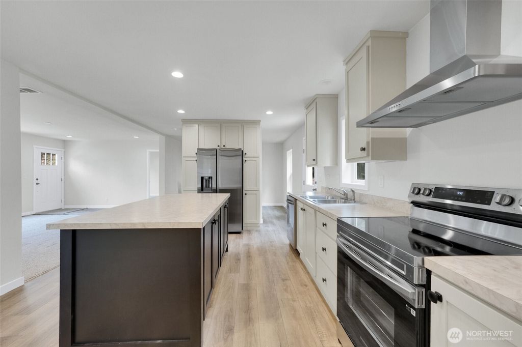 Photo of 14614 greenbelt Drive E, Bonney Lake, WA 98391 (MLS # 2501258)