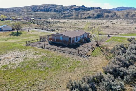 Photo of 32 Valley View Drive, Tonasket, WA 98855 (MLS # 2497131)