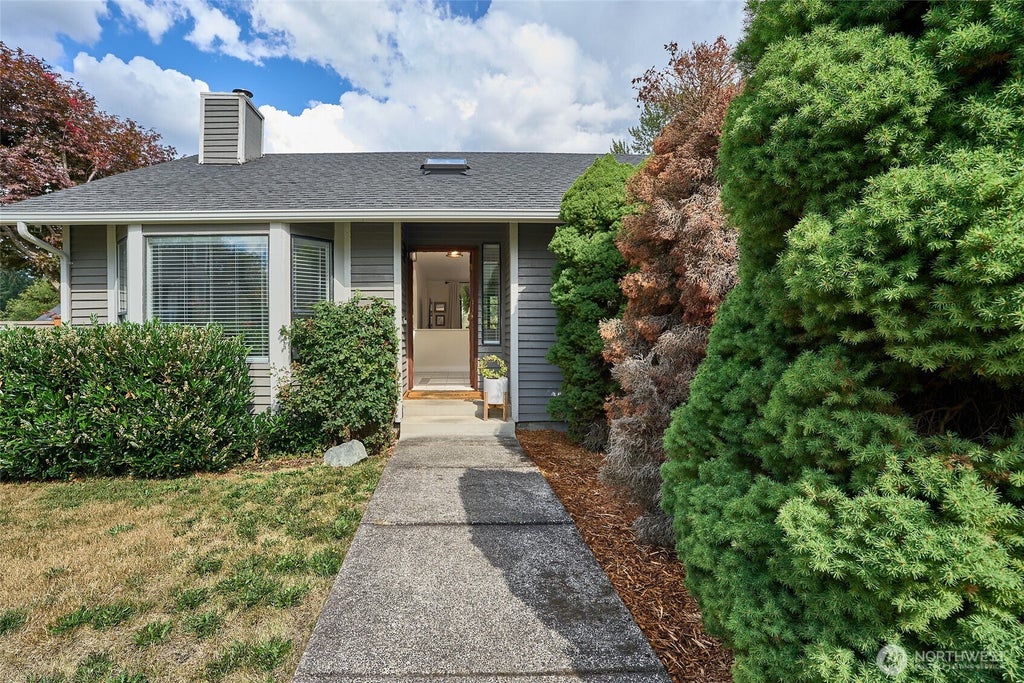Photo of 26336 220th Pl SE PL, Maple Valley, WA 98038 (MLS # 2579394)