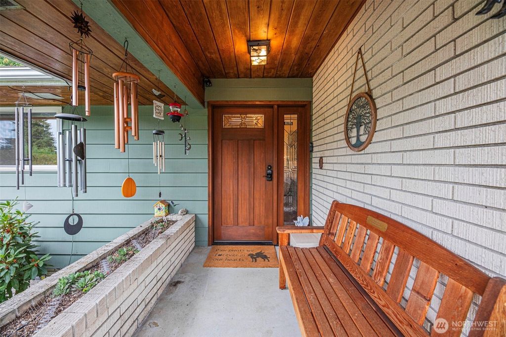 Photo of 8020 W Glen Drive, Everett, WA 98203 (MLS # 2434008)