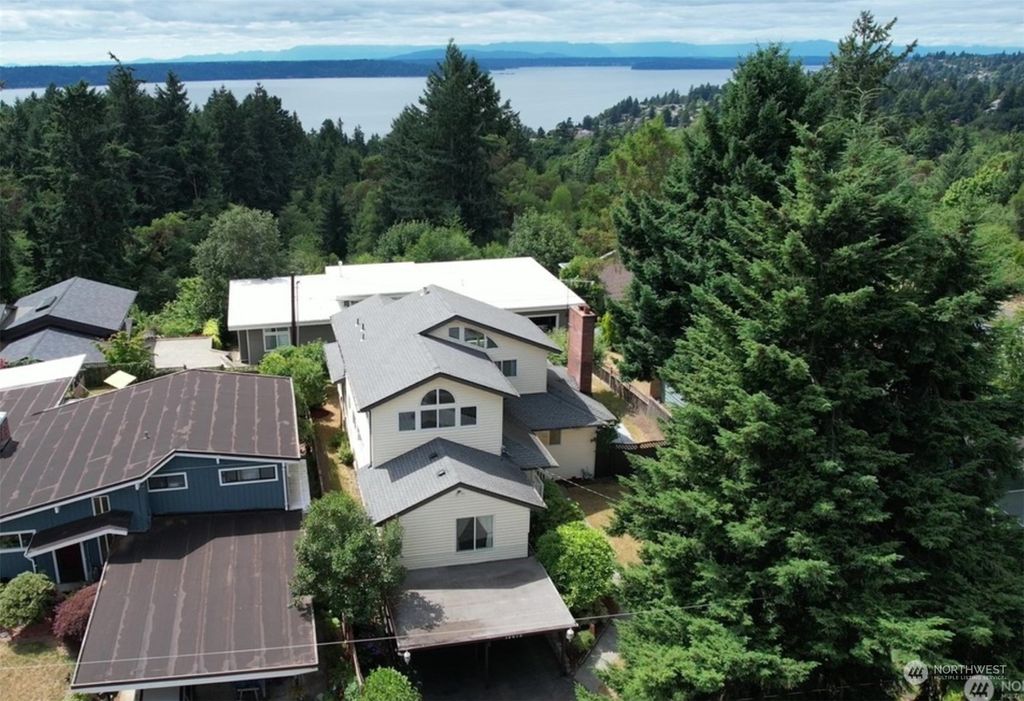 Photo of 12615 14th Avenue SW, Burien, WA 98146 (MLS # 2135459)