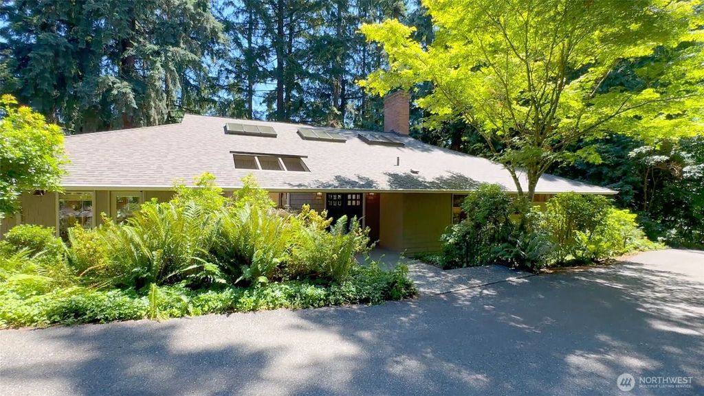 Photo of 13604 NE 28th Street, Bellevue, WA 98005 (MLS # 2409691)