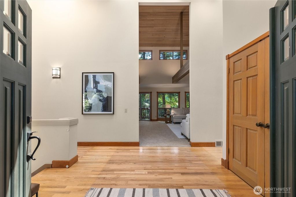 Photo of 13604 NE 28th Street, Bellevue, WA 98005 (MLS # 2409691)