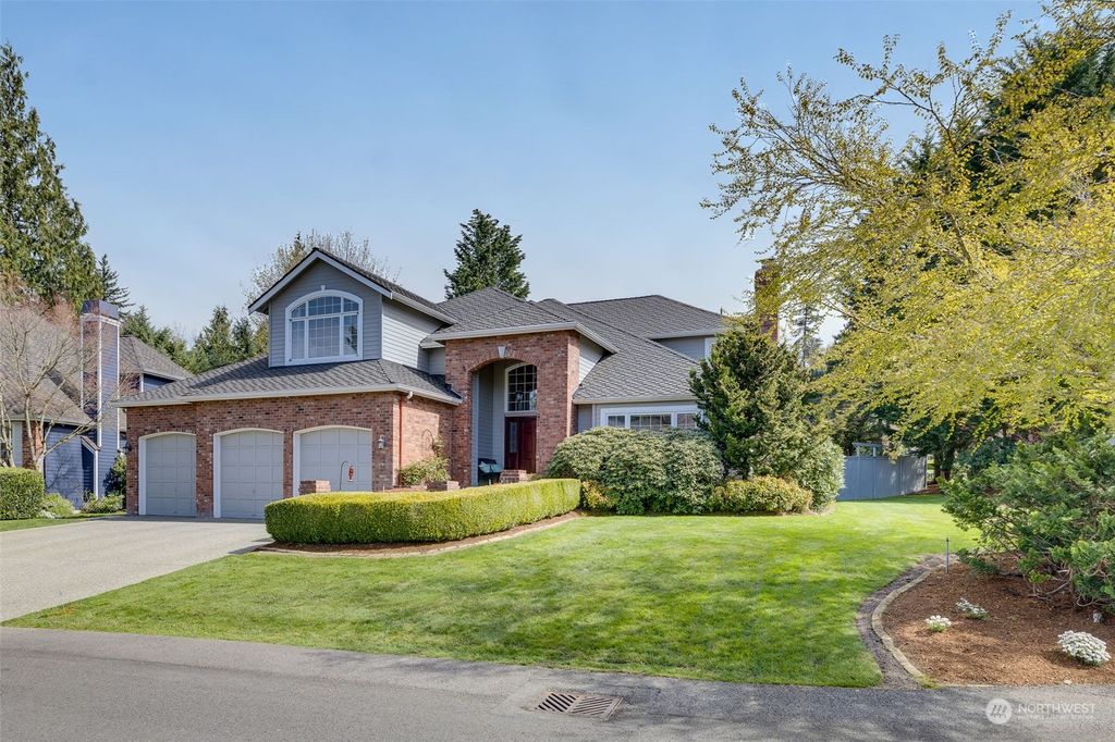 Photo of 246 209th Place SE, Sammamish, WA 98074 (MLS # 2212854)