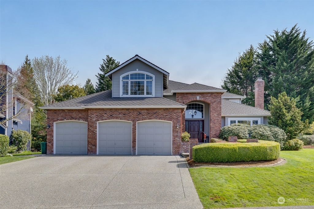 Photo of 246 209th Place SE, Sammamish, WA 98074 (MLS # 2212854)