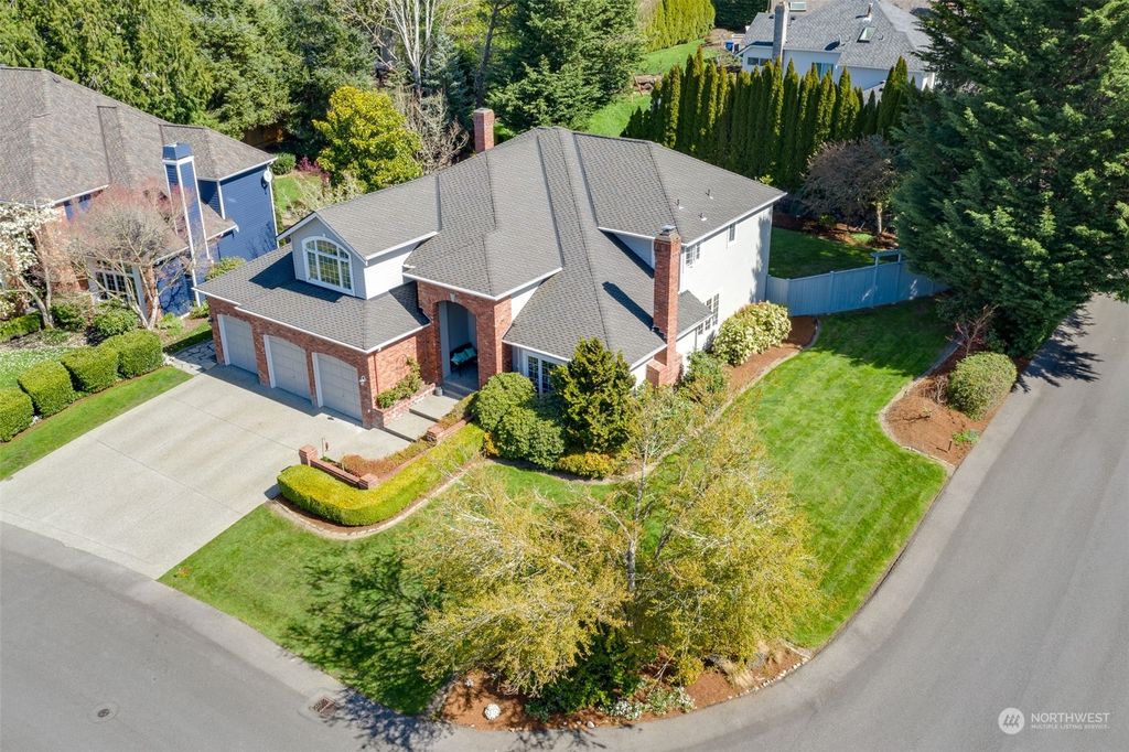 Photo of 246 209th Place SE, Sammamish, WA 98074 (MLS # 2212854)