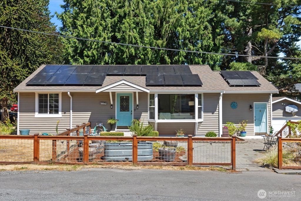 Photo of 1604 NE 186th Street, Shoreline, WA 98155 (MLS # 2415714)
