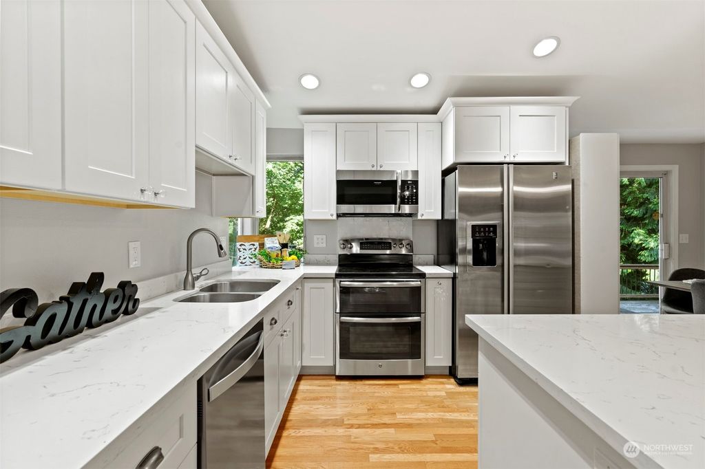 Photo of 27403 NE 30th Way, Redmond, WA 98053 (MLS # 2134725)