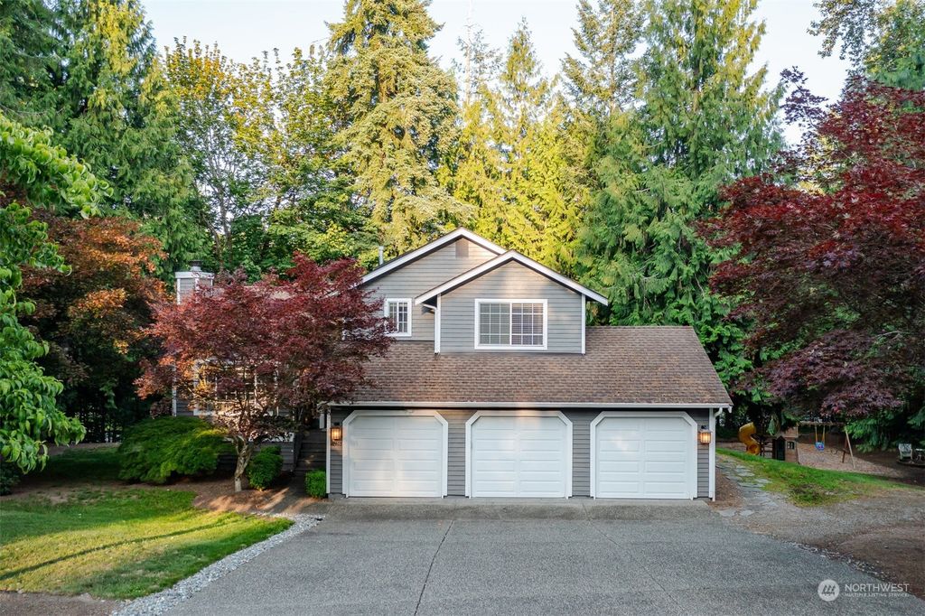 Photo of 27403 NE 30th Way, Redmond, WA 98053 (MLS # 2134725)