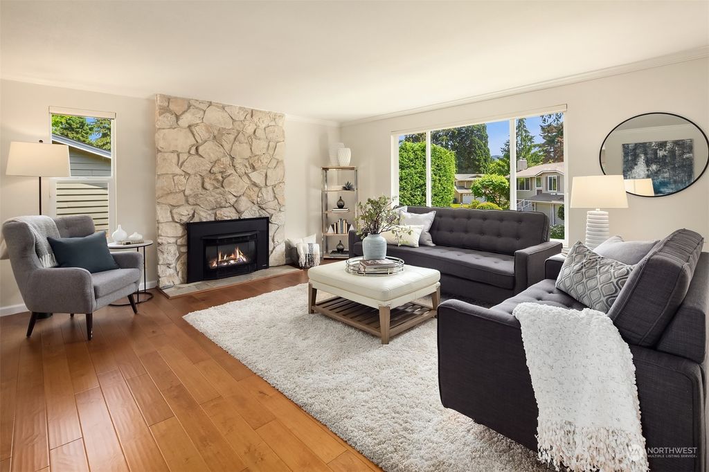 Photo of 18922 SE 42nd Place, Issaquah, WA 98027 (MLS # 2226930)