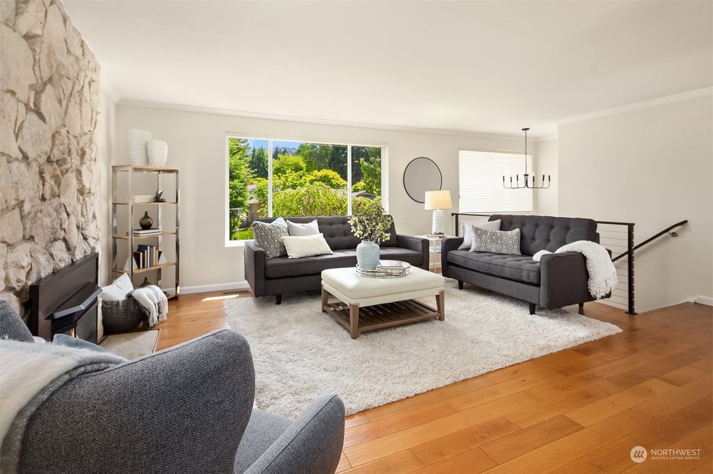 Photo of 18922 SE 42nd Place, Issaquah, WA 98027 (MLS # 2226930)