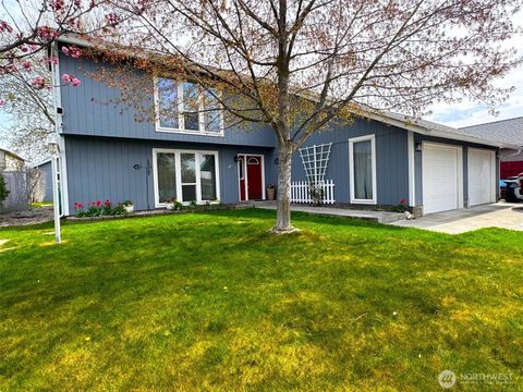 Photo of 2207 S Belair Drive, Moses Lake, WA 98837 (MLS # 2503110)