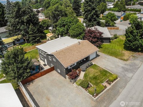 Photo of 1598 Tedford Street SE, East Wenatchee, WA 98802 (MLS # 2385806)