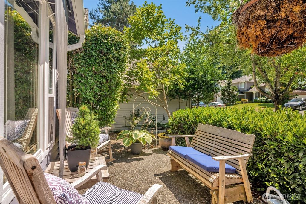 Photo of 24310 SE 34th Place, Sammamish, WA 98029 (MLS # 2492274)