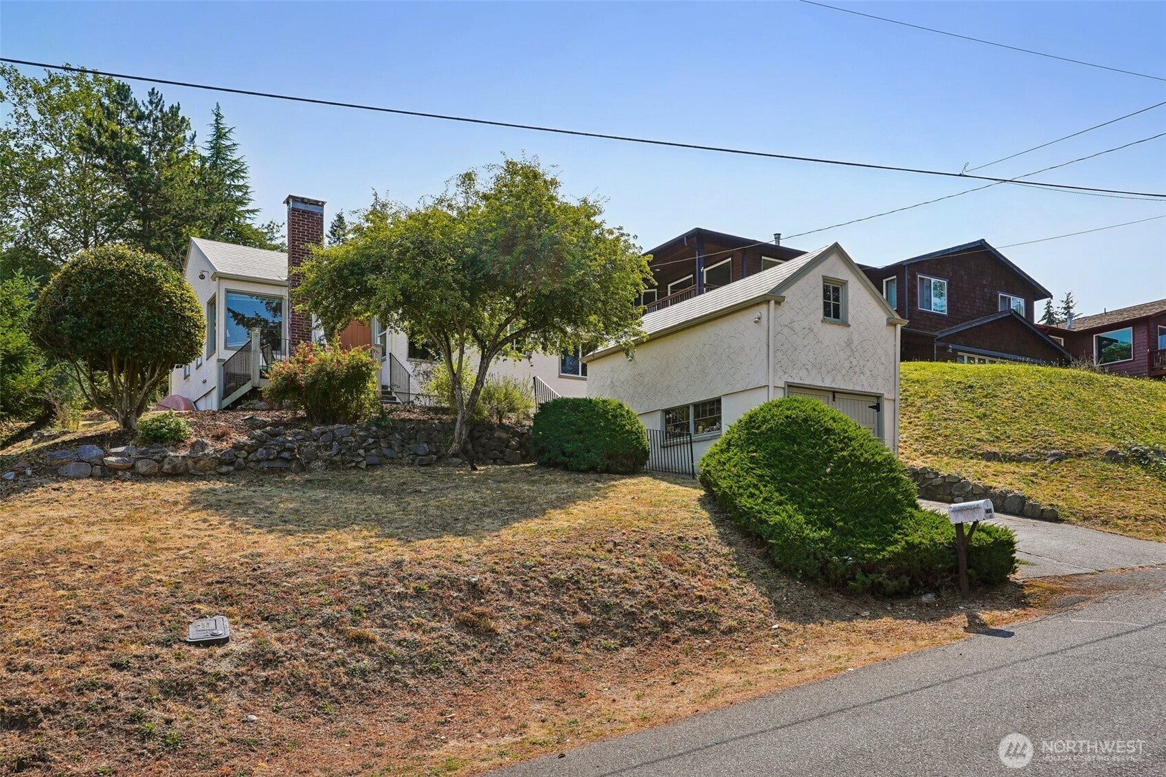 215 Farragut Ave