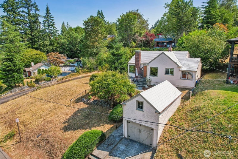 215 Farragut Ave