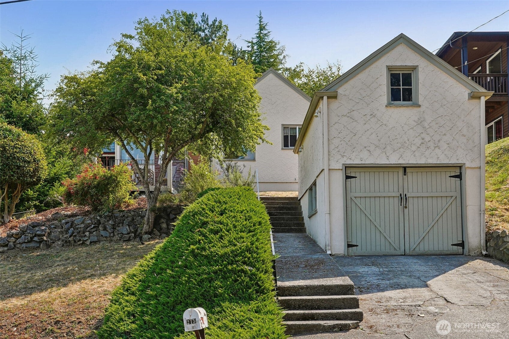 215 Farragut Ave