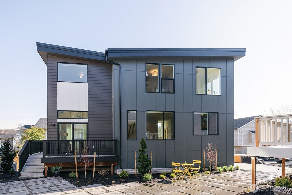Photo of 3007 S Dakota Street, Seattle, WA 98108 (MLS # 2516231)
