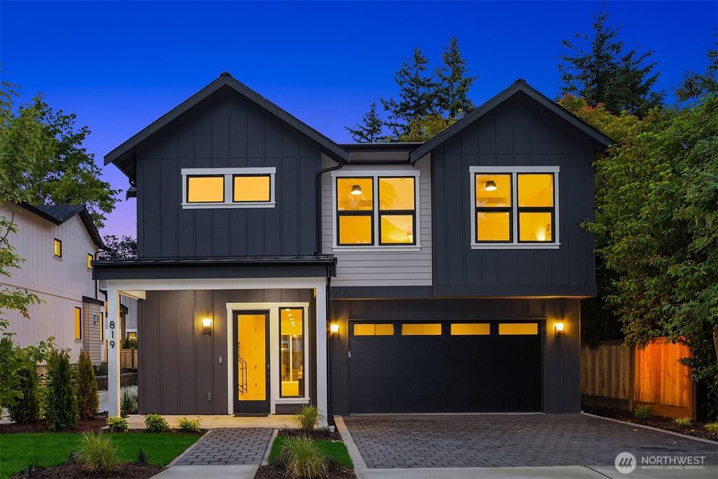 Photo of 819 18th Avenue W, Kirkland, WA 98033 (MLS # 2432008)