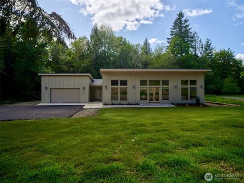 Photo of 956 Paine Road, Castle Rock, WA 98611 (MLS # 2528481)