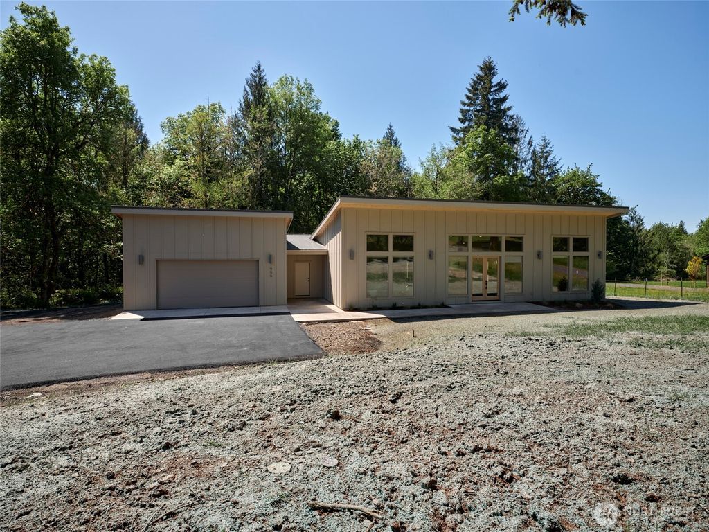 Photo of 956 Paine Road, Castle Rock, WA 98611 (MLS # 2528481)