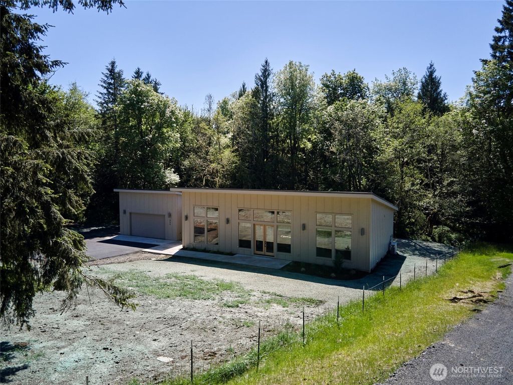 Photo of 956 Paine Road, Castle Rock, WA 98611 (MLS # 2528481)