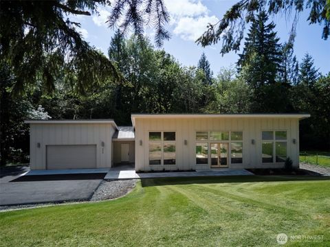 Photo of 956 Paine Road, Castle Rock, WA 98611 (MLS # 2528481)