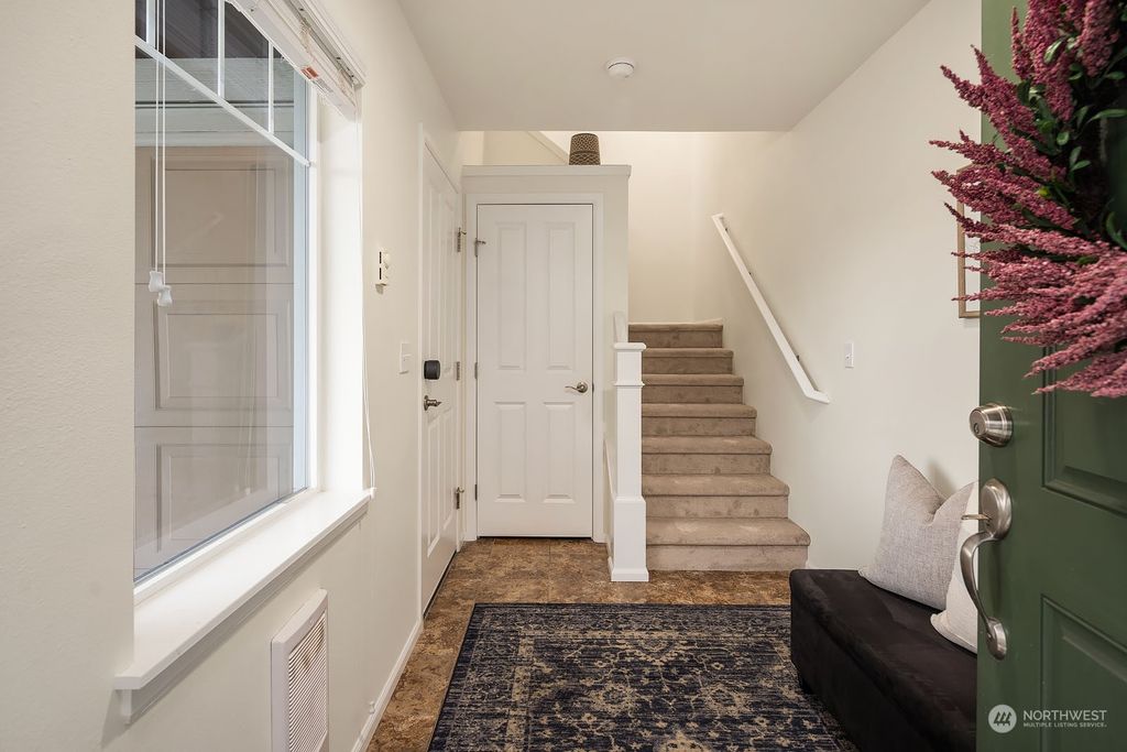 Photo of 105 118th Avenue SE #6, Bellevue, WA 98005 (MLS # 2191953)