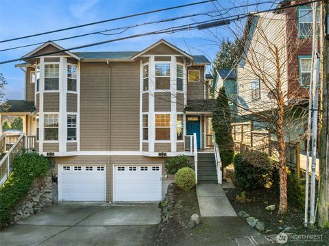 Photo of 1227 NE 135th St St, Seattle, WA 98125 (MLS # 2470058)
