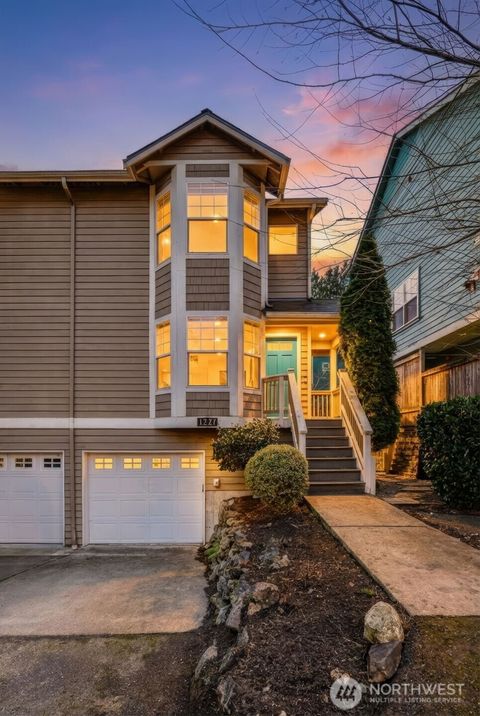 Photo of 1227 NE 135th St St, Seattle, WA 98125 (MLS # 2470058)
