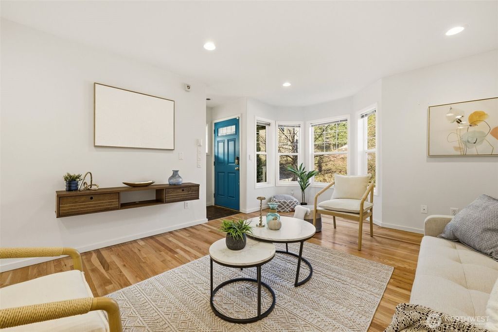 Photo of 1227 NE 135th St St, Seattle, WA 98125 (MLS # 2470058)