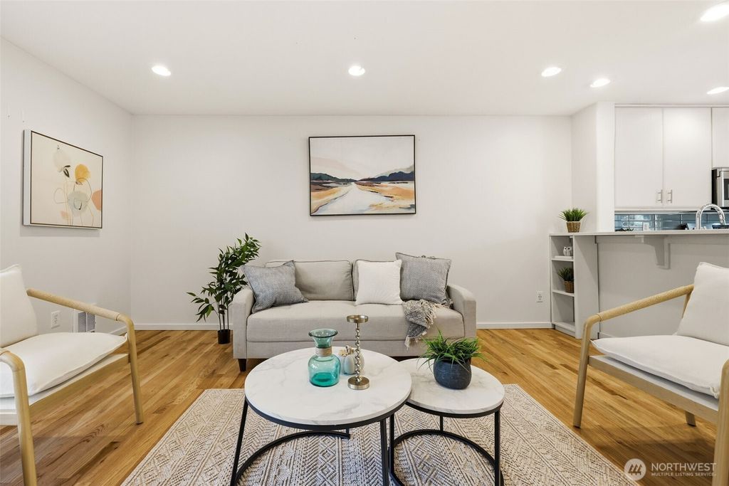 Photo of 1227 NE 135th St St, Seattle, WA 98125 (MLS # 2470058)