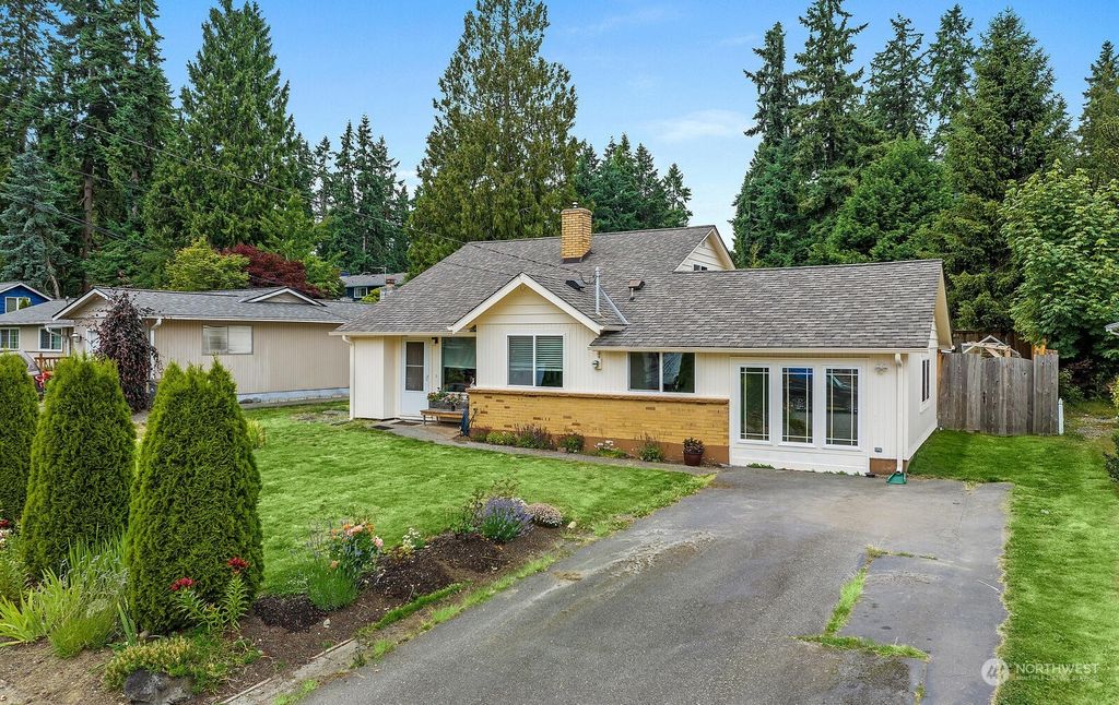 Photo of 2027 208th Place SW, Lynnwood, WA 98036 (MLS # 2138577)