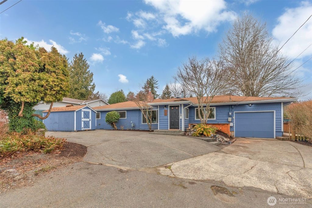 Photo of 5550 NE 195th Street, Kenmore, WA 98028 (MLS # 2333519)