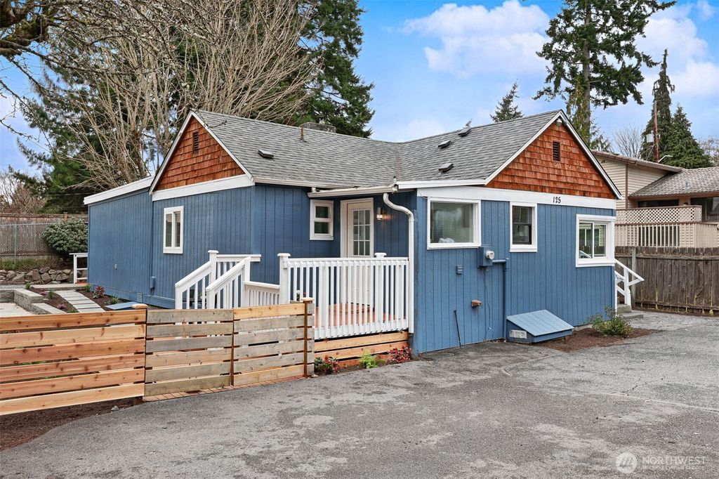 Photo of 125 N 203rd Street, Shoreline, WA 98133 (MLS # 2477080)