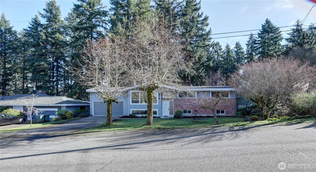 Photo of 5318 128th Avenue SE, Bellevue, WA 98006 (MLS # 2488893)