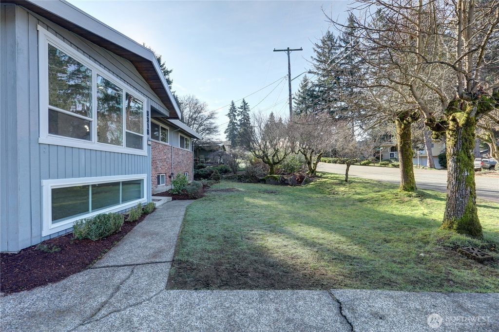 Photo of 5318 128th Avenue SE, Bellevue, WA 98006 (MLS # 2488893)