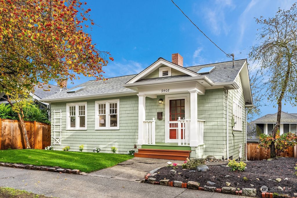 Photo of 5408 21st Avenue NE, Seattle, WA 98105 (MLS # 2310715)