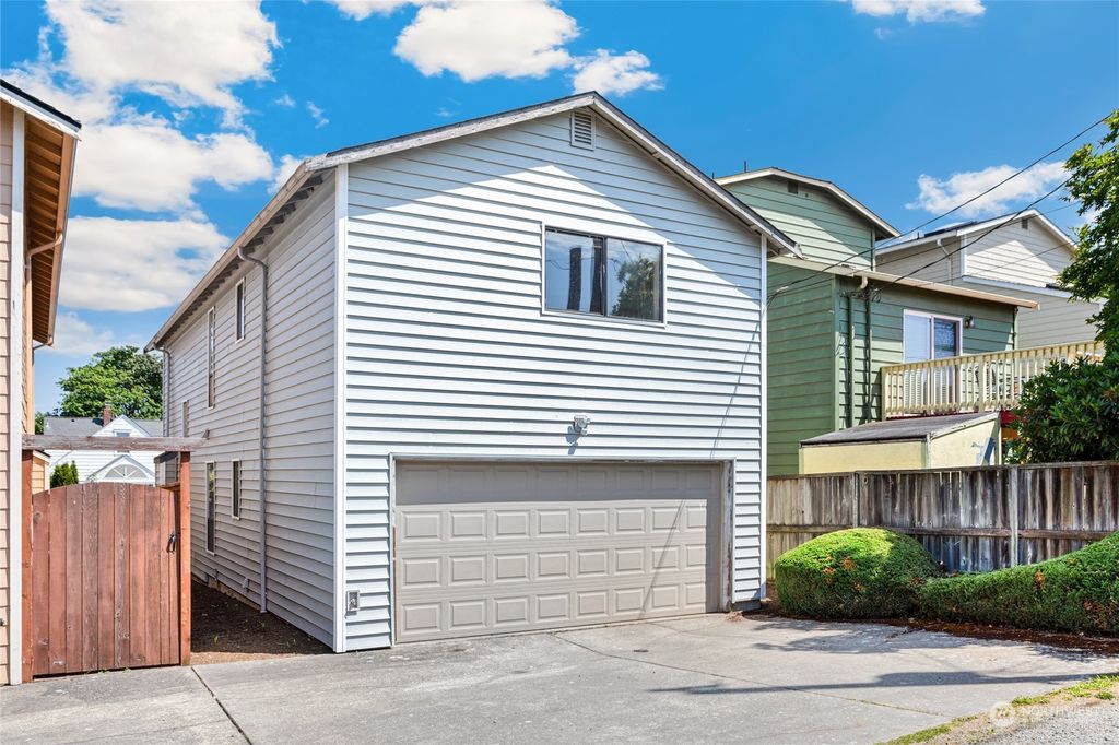 Photo of 2637 NW 86th Street, Seattle, WA 98117 (MLS # 2131130)