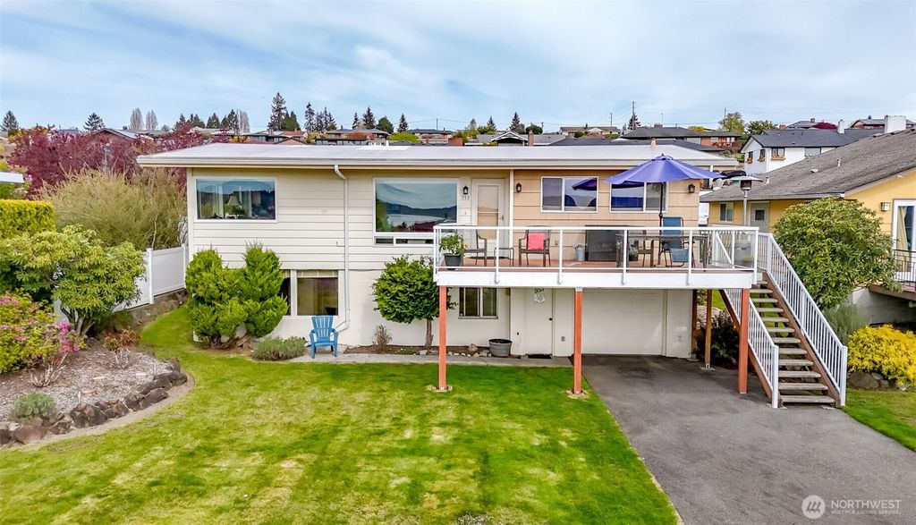 Photo of 953 S Mountain View Avenue, Tacoma, WA 98465 (MLS # 2503297)