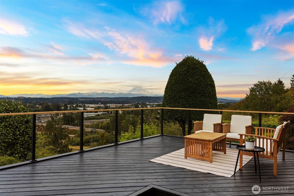 Photo of 212 Hi Crest Drive, Auburn, WA 98001 (MLS # 2445539)